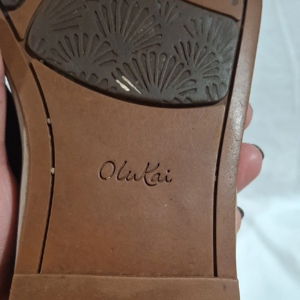 OluKai Women's  Black and Brown Flip-Flops Size 9